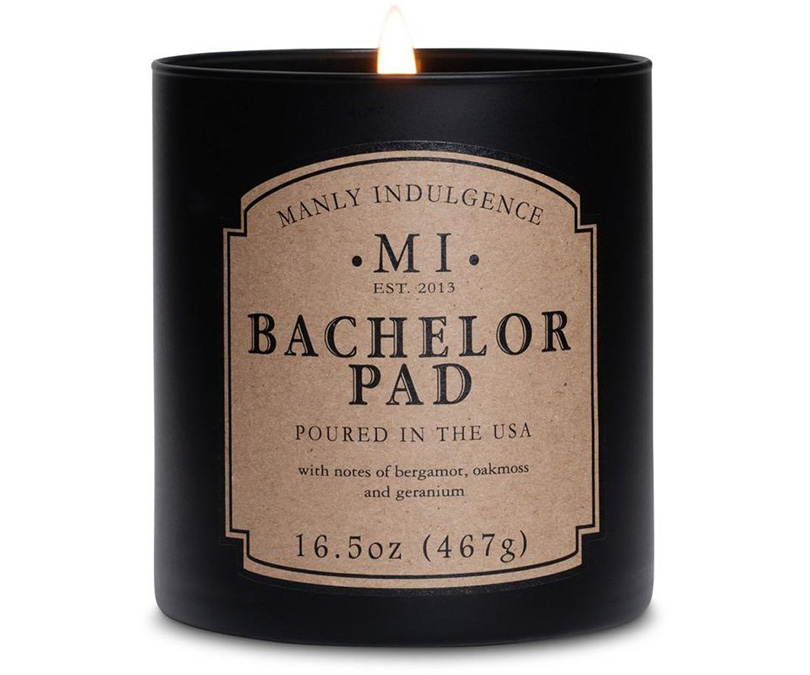 Świeca sojowa Bachelor Pad Colonial Candle zapachowa w szkle 467g